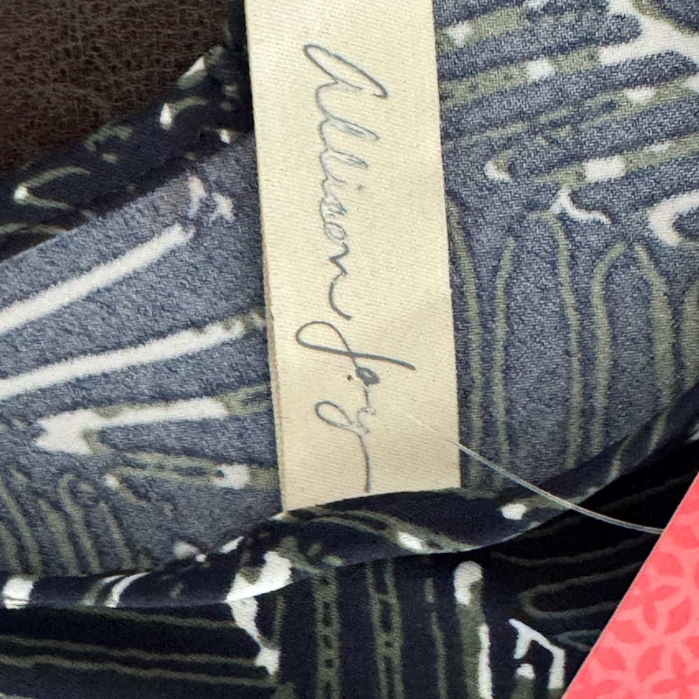 Evereve Navy, Moss and White Palm Leaf Print Camisole size Medium - Picture 6 of 8